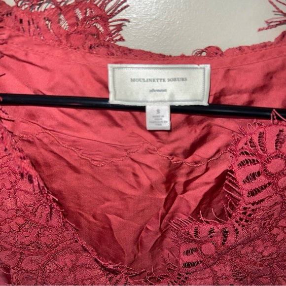 Moulinette Soeurs Anthropologie
Burnt Red Lace Top Size Small - Picture 3 of 4